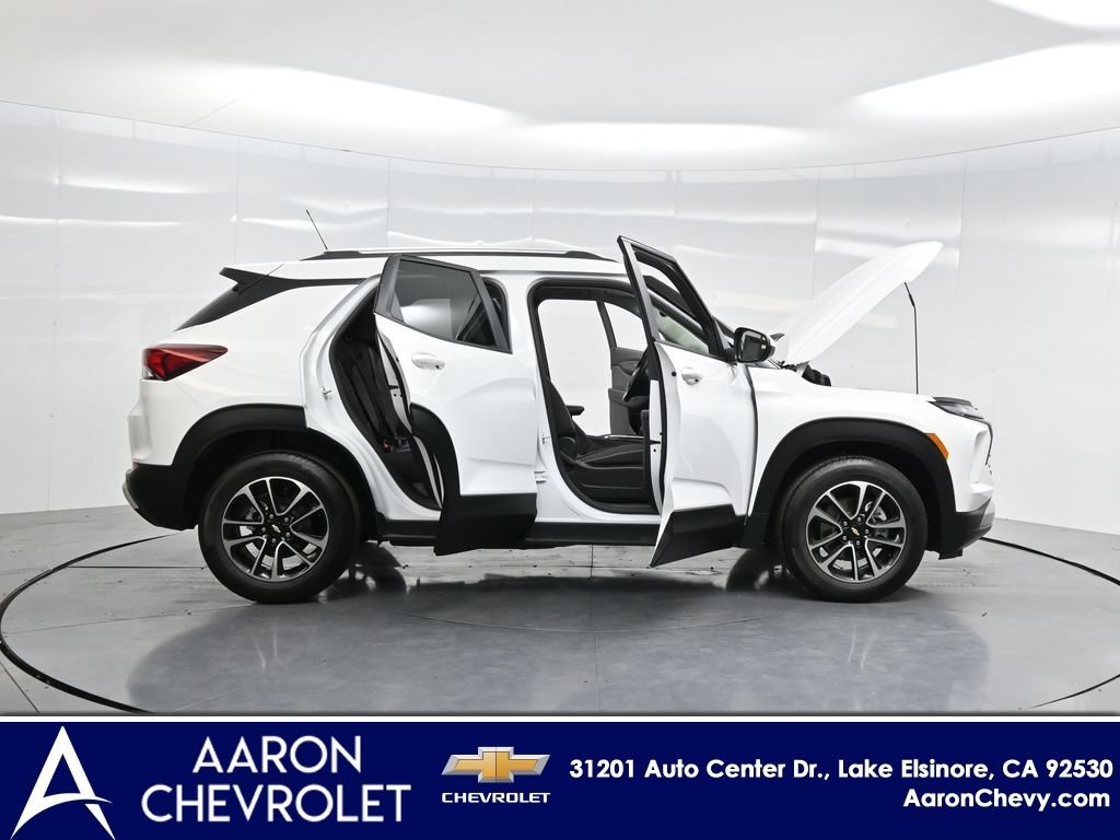 New 2025 Chevrolet TrailBlazer LT w/ Convenience Package FWD image 3