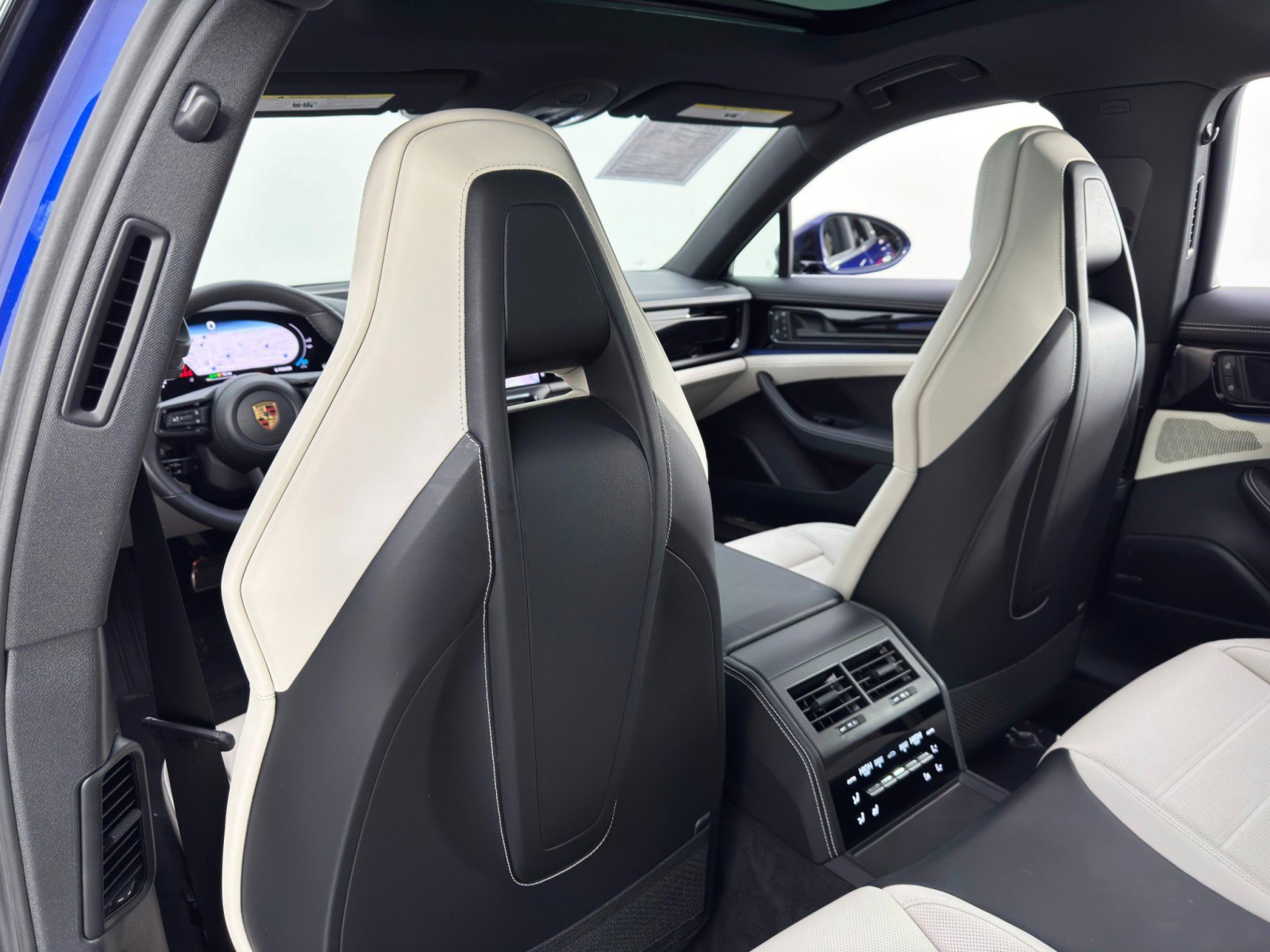 Used 2025 Porsche Panamera 4S w/ Premium Package image 37