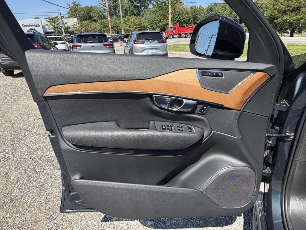 Used 2022 Volvo XC90 T6 Momentum w/ Advanced Package AWD/4WD image 12