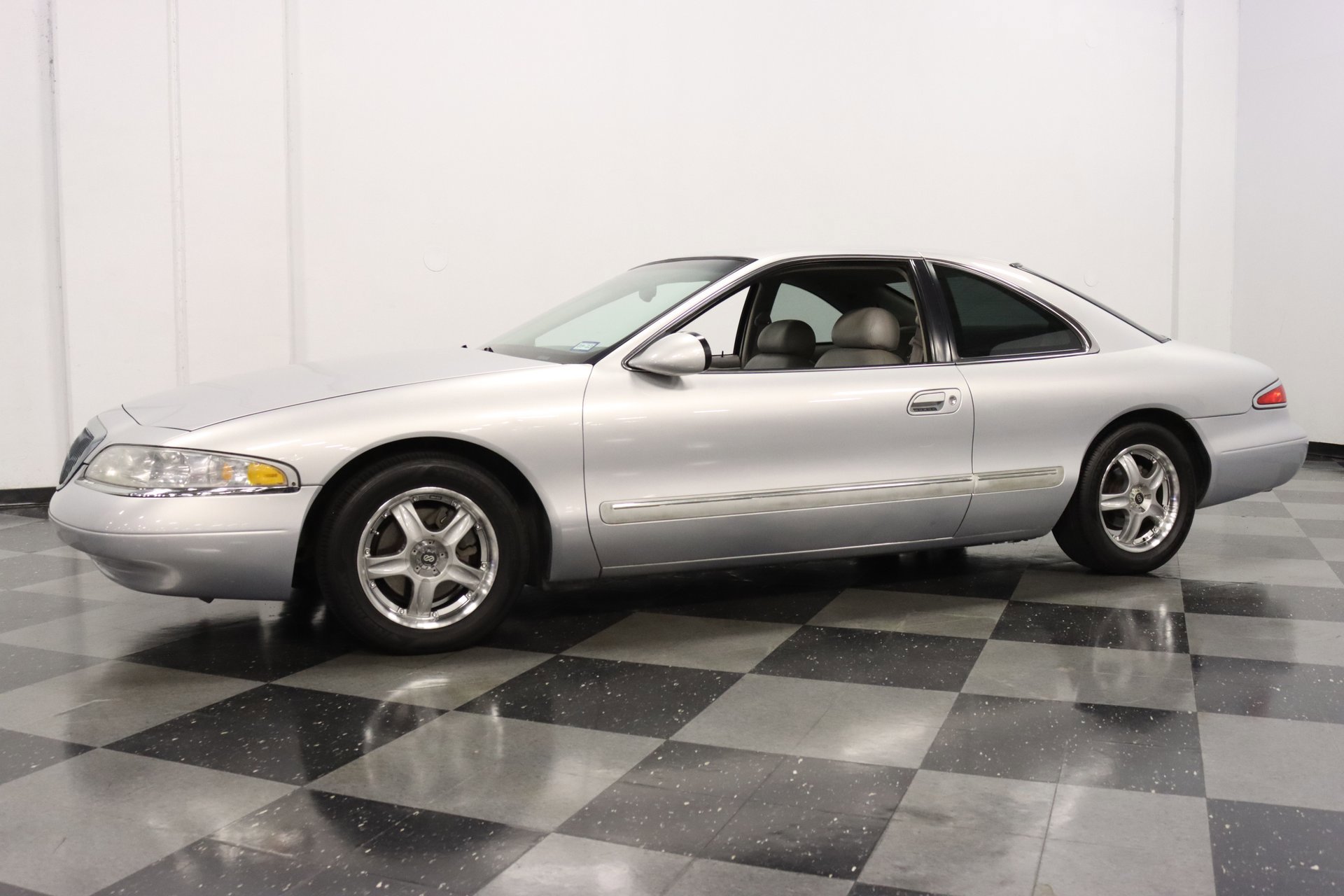 Used 1998 Lincoln Mark VIII image 6