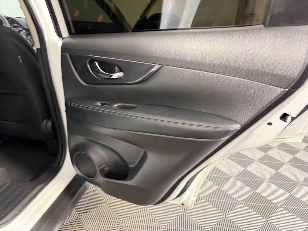 Used 2020 Nissan Rogue SV FWD image 31