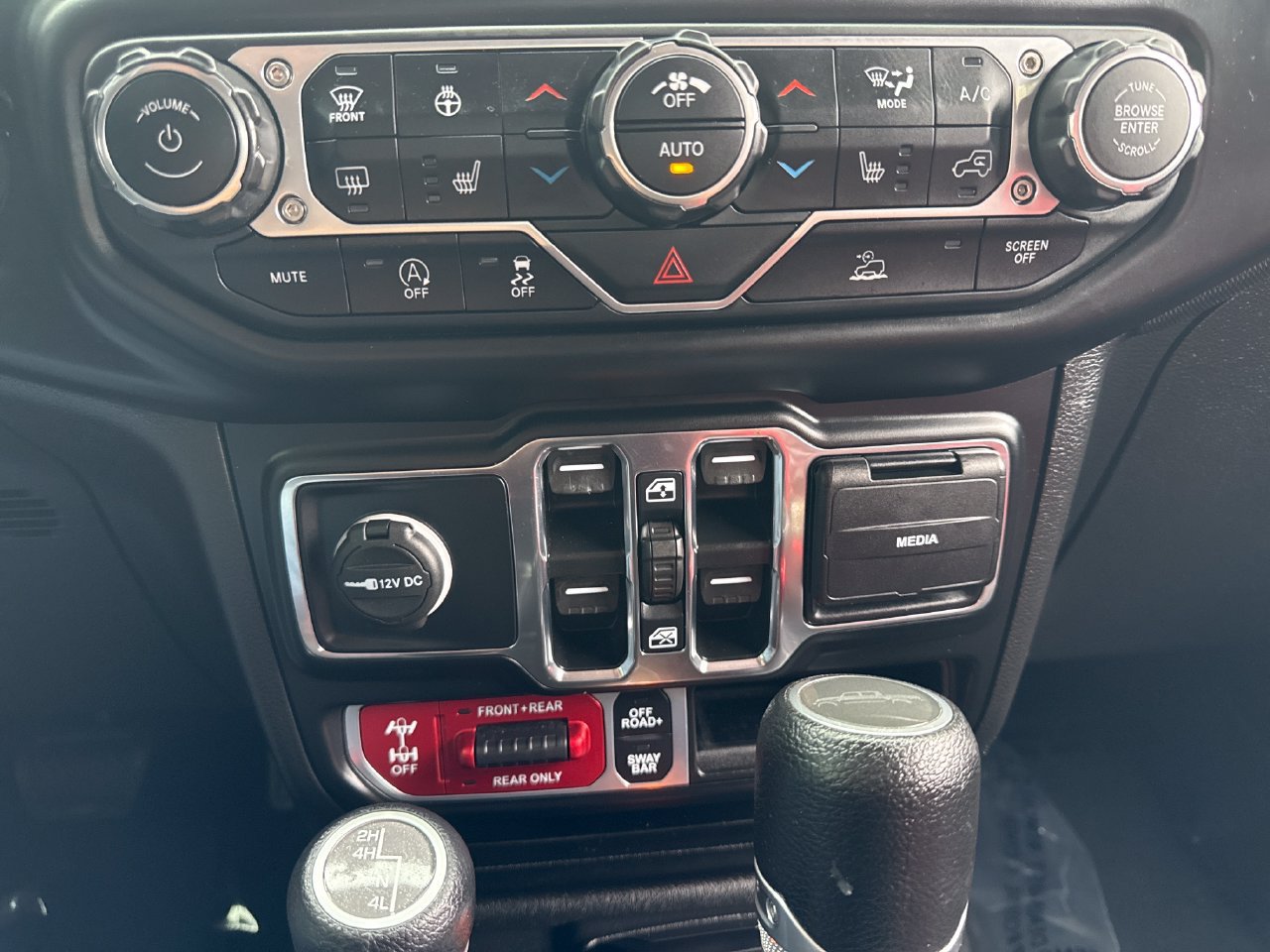 Used 2022 Jeep Gladiator Rubicon w/ LED Lighting Group AWD/4WD image 21