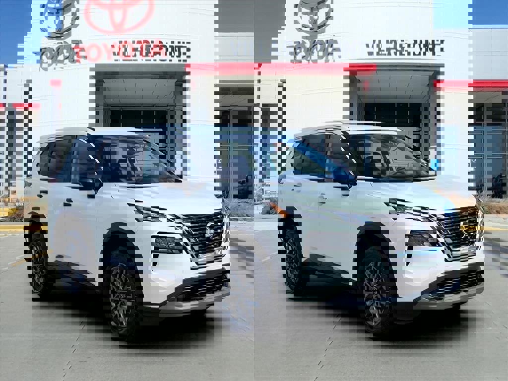 Used 2023 Nissan Rogue S image 9