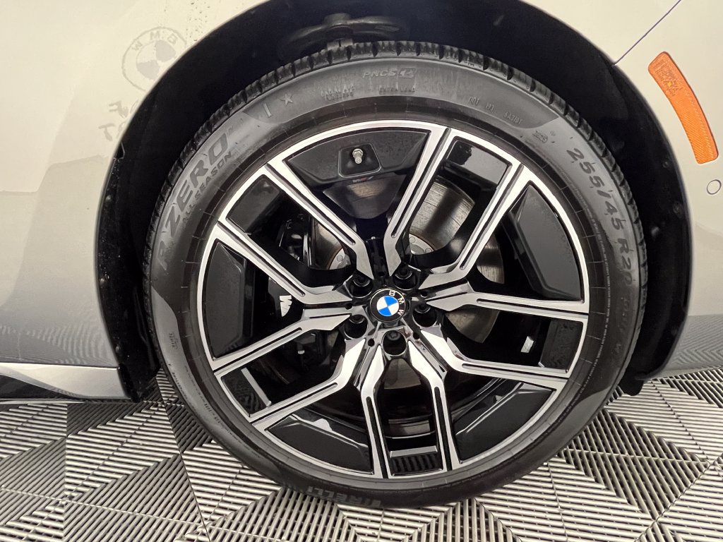 Used 2026 BMW 740i xDrive w/ Premium Package AWD/4WD image 13