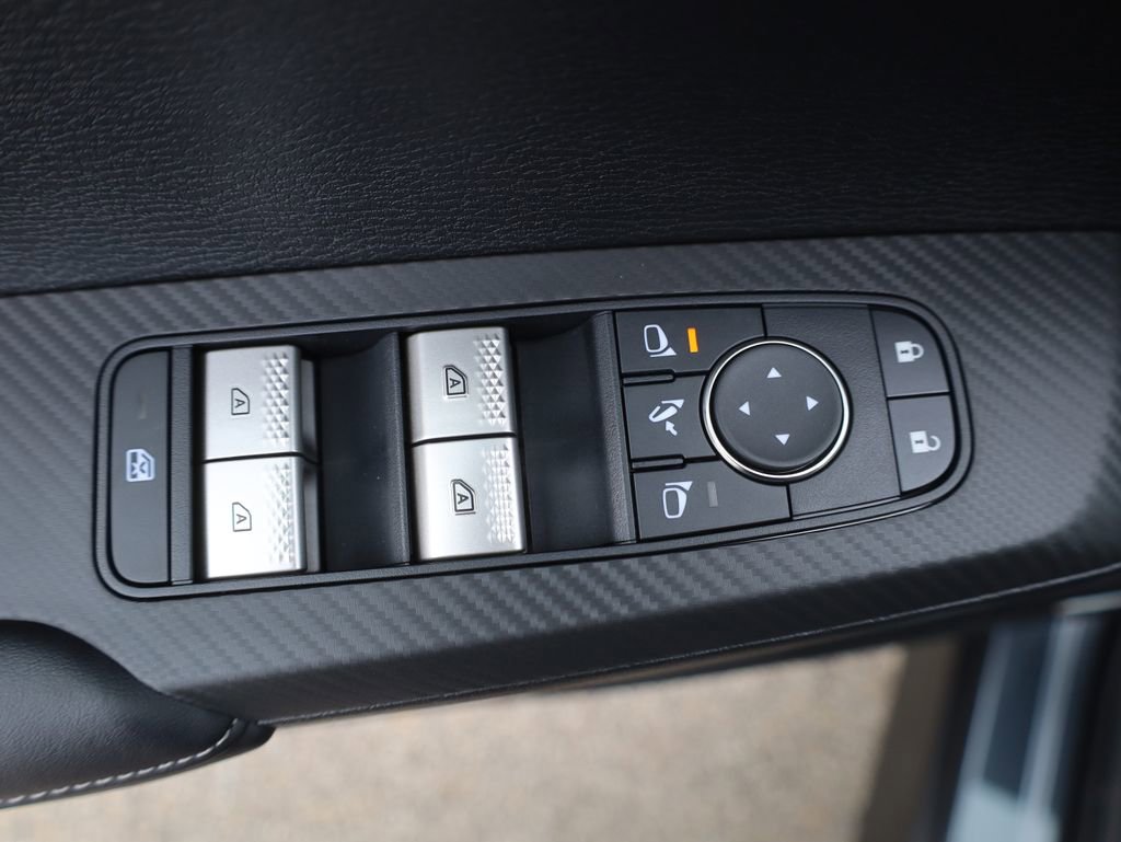 New 2025 Mitsubishi Outlander SE image 36