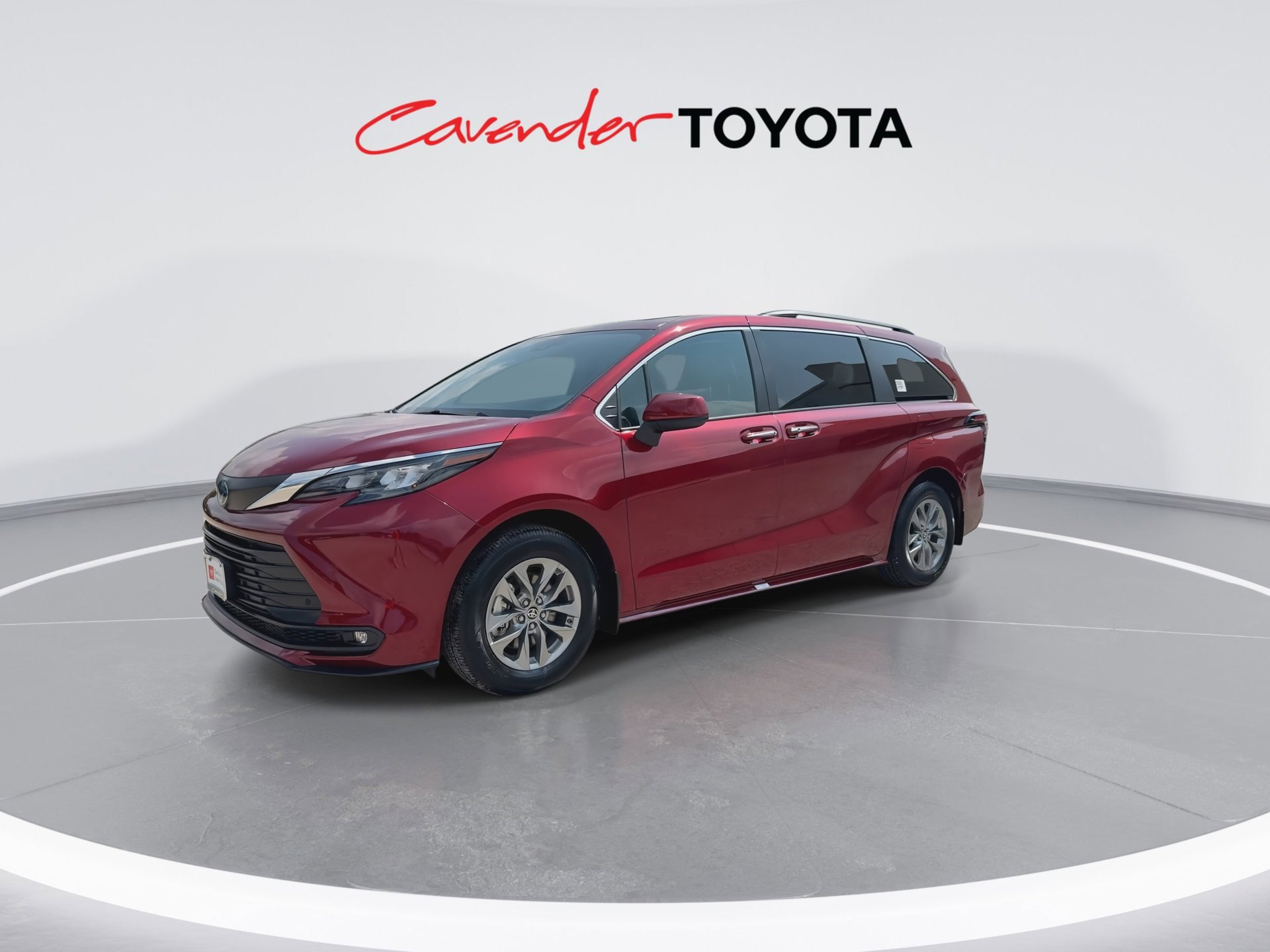 Used 2025 Toyota Sienna XLE FWD image 4