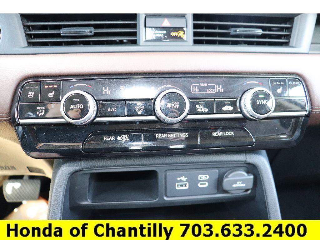 Used 2025 Honda Pilot Elite image 16