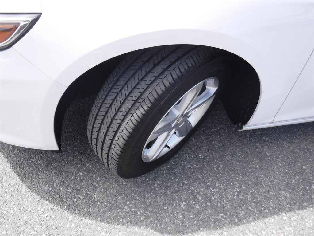 Used 2023 Chevrolet Malibu LS FWD image 16