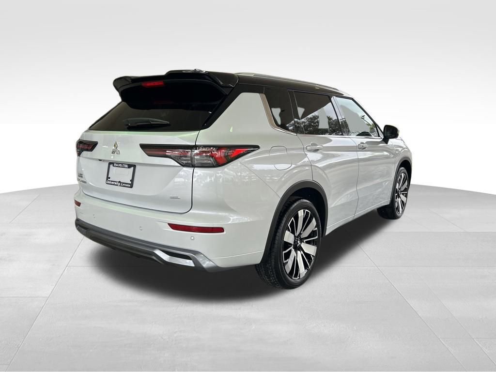 New 2026 Mitsubishi Outlander SEL image 3