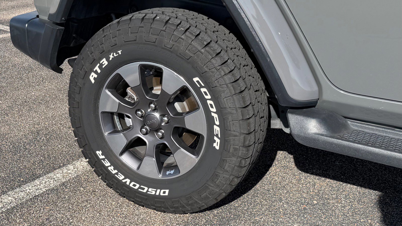 Used 2018 Jeep Wrangler Unlimited Sahara image 15