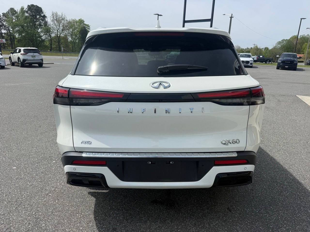 Used 2023 INFINITI QX60 Luxe w/ Cargo Package image 7