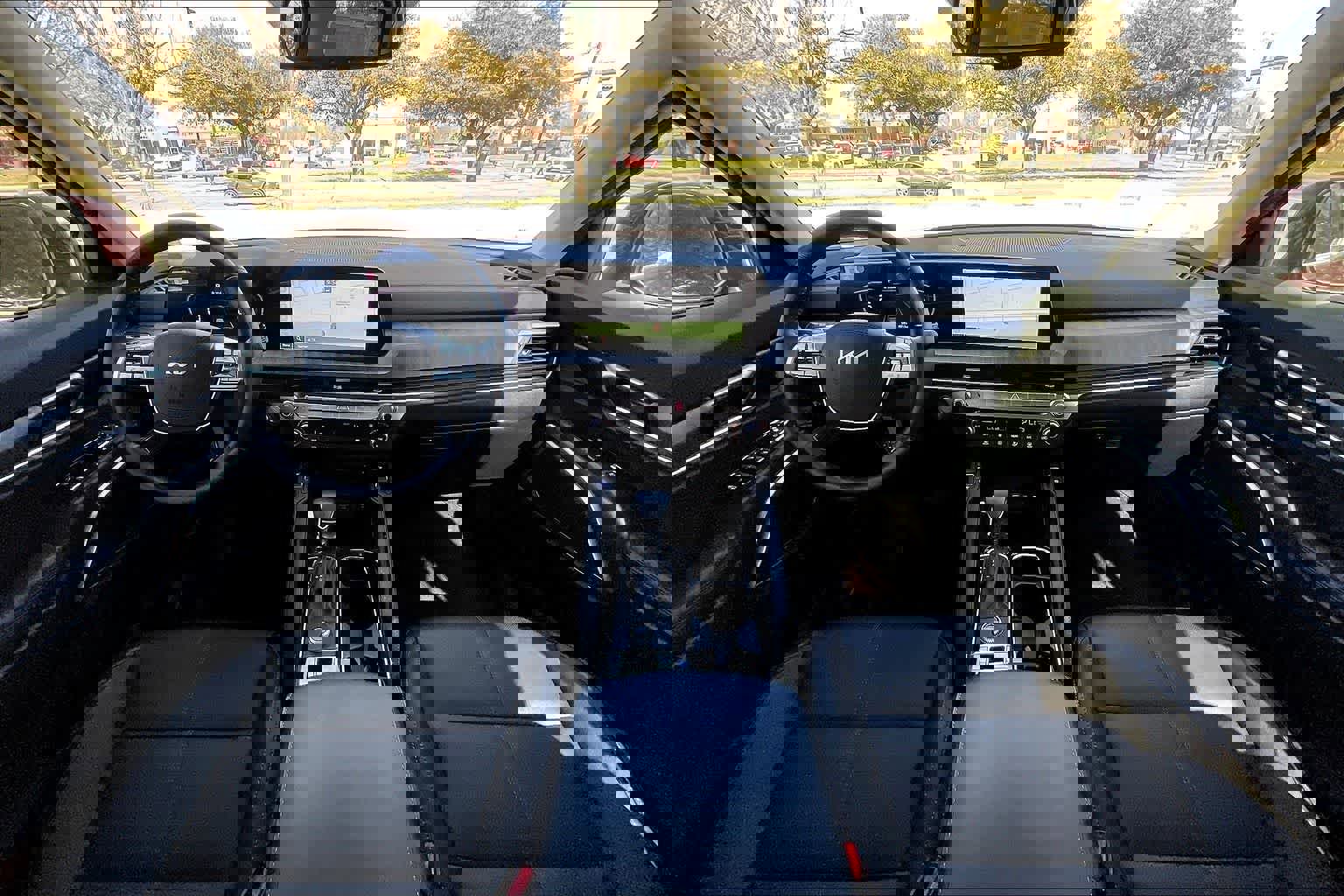 Used 2024 Kia Telluride EX w/ EX Captain's Chair Package image 10