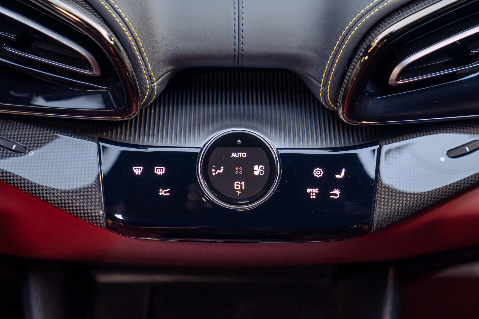 Used 2025 Ferrari Purosangue AWD/4WD image 45