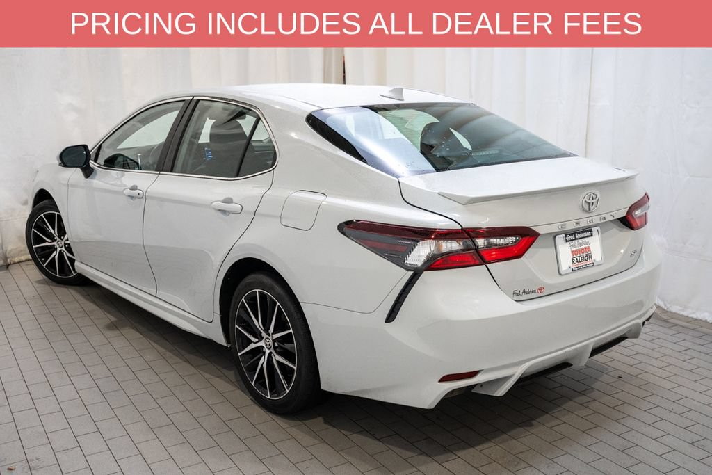 Used 2024 Toyota Camry SE FWD image 3