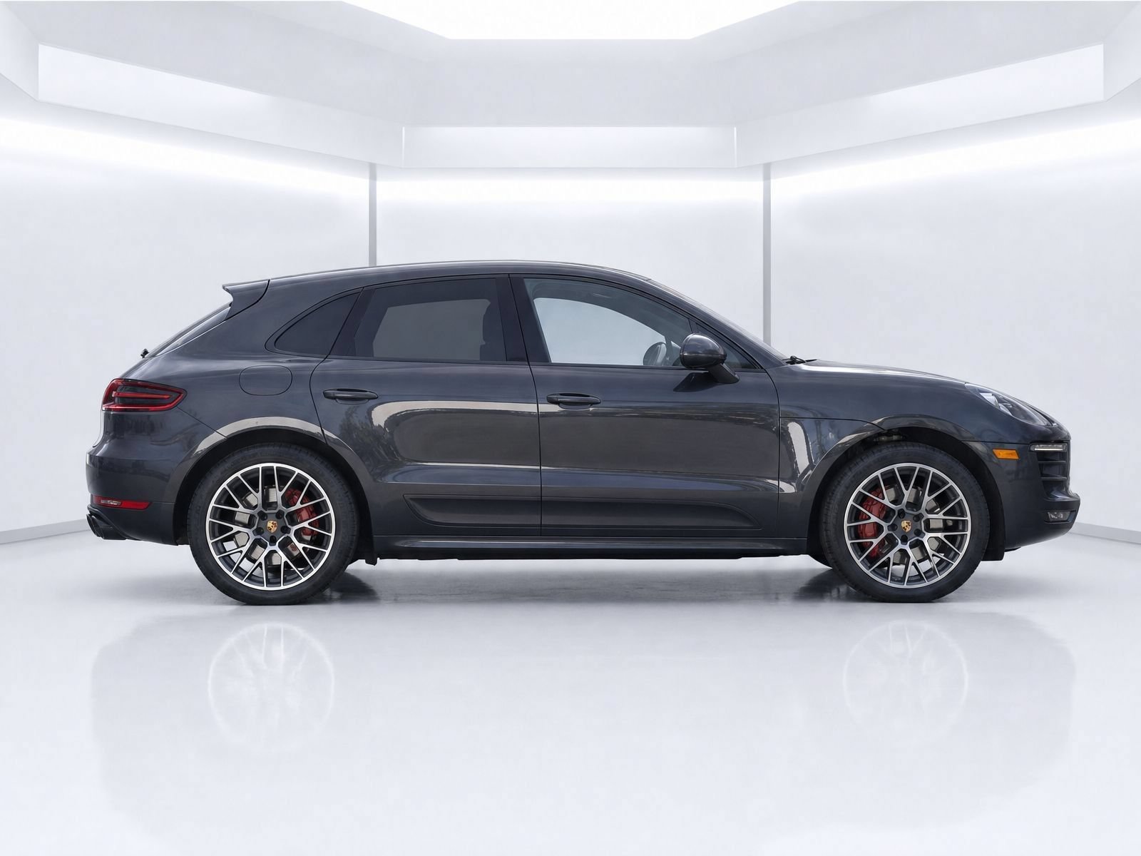 Used 2017 Porsche Macan GTS AWD/4WD image 3