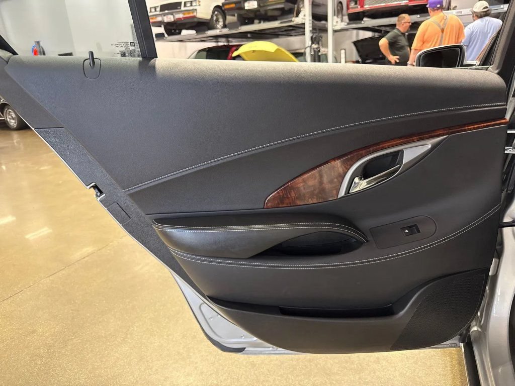 Used 2013 Buick LaCrosse Leather FWD image 18