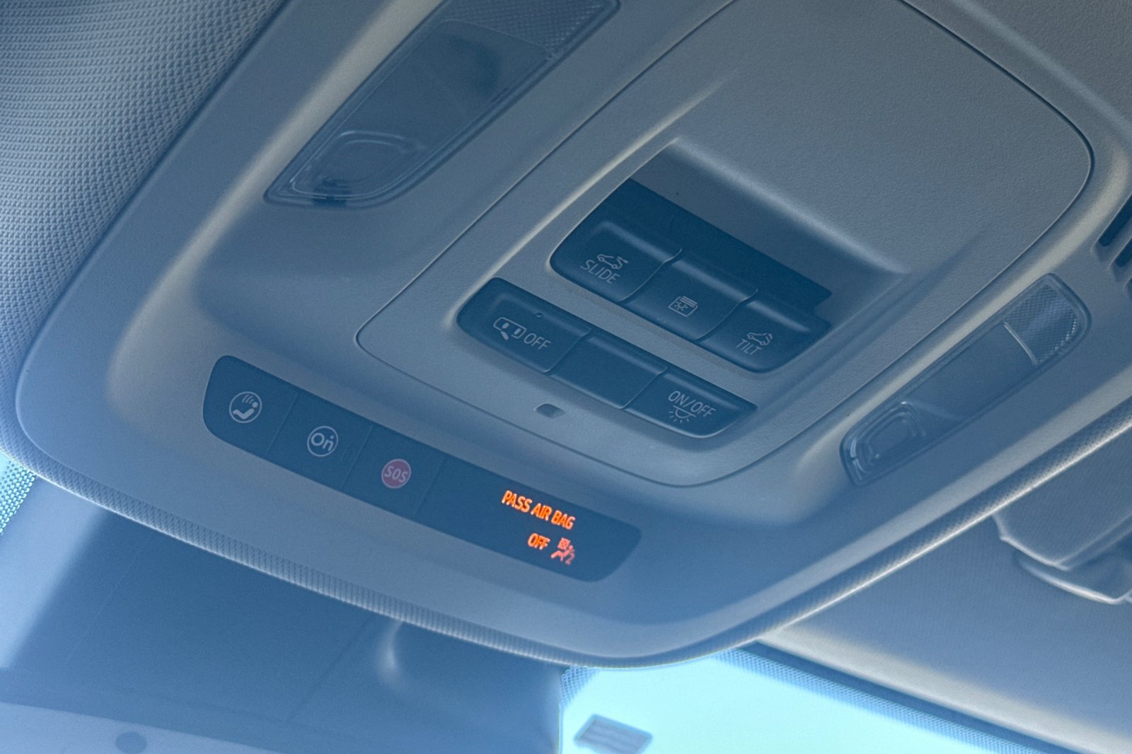 Used 2021 Buick Envision Essence FWD image 25