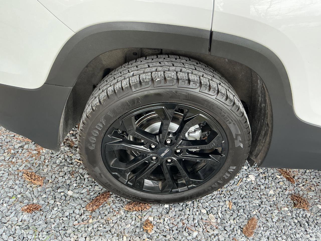Used 2020 GMC Terrain SLE w/ Driver Convenience Package FWD image 24
