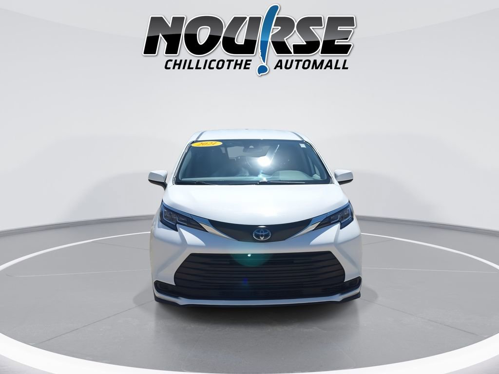 Used 2021 Toyota Sienna LE FWD image 3