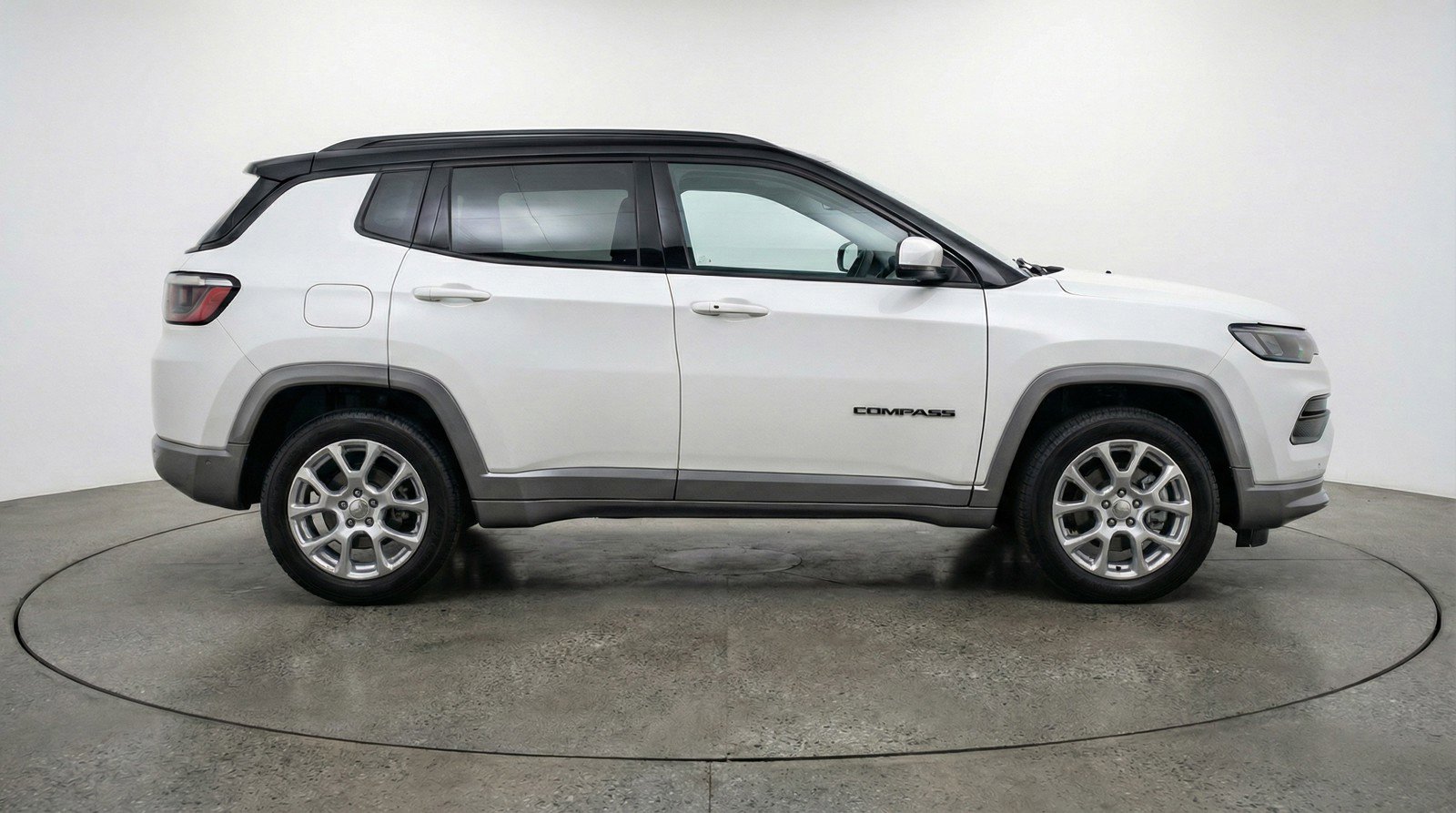 Used 2025 Jeep Compass Limited image 11