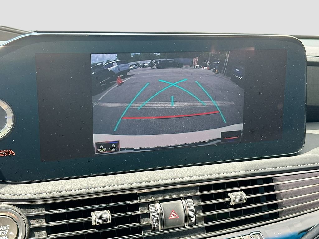 Used 2022 Lexus LS 500 w/ Accessory Package (Z2) RWD image 14