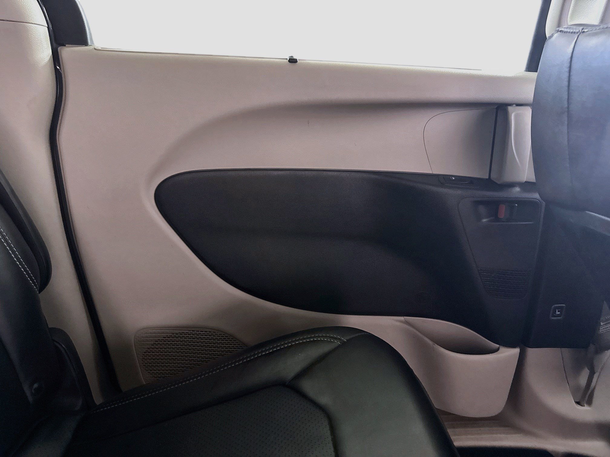 Used 2023 Chrysler Pacifica Touring-L FWD image 26