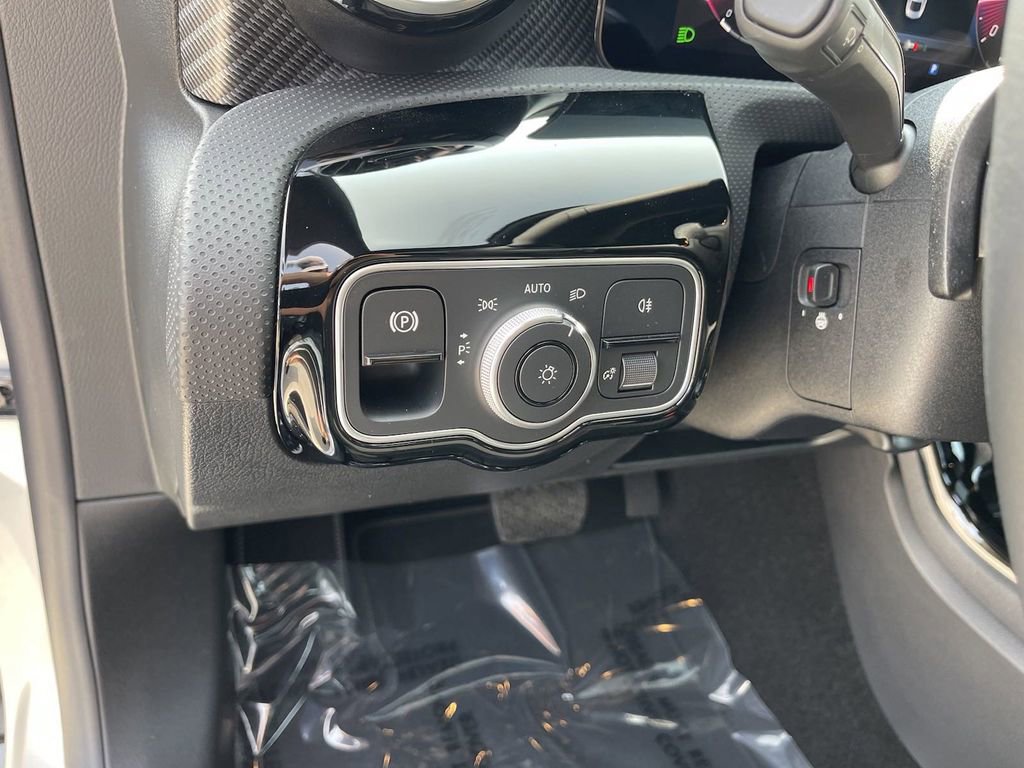 Certified 2025 Mercedes-Benz CLA 250 4MATIC image 18