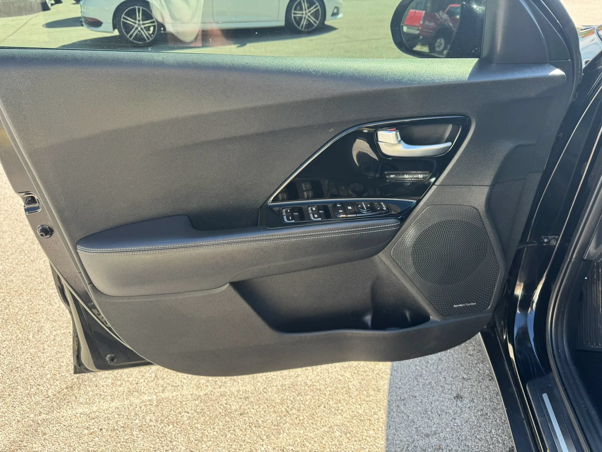 Used 2019 Kia Niro Touring FWD image 14