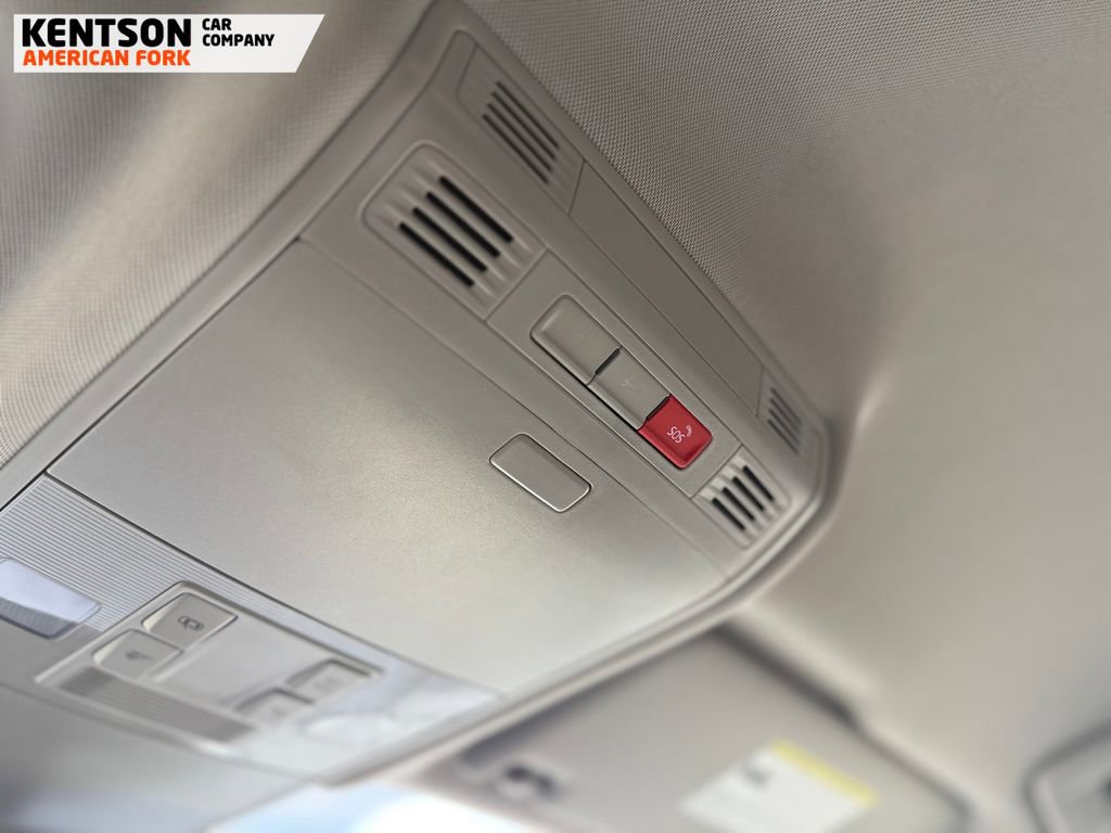 Used 2025 Volkswagen Taos SE image 34