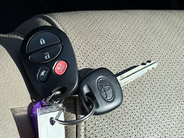 Used 2013 Toyota Sequoia Platinum AWD/4WD image 52