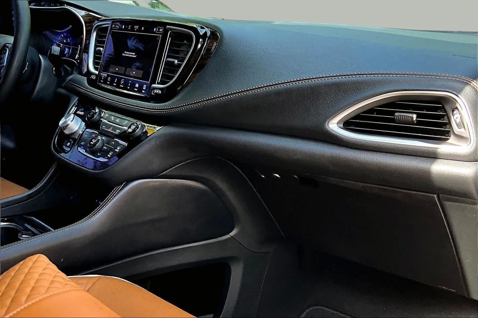 Used 2022 Chrysler Pacifica Pinnacle AWD/4WD image 19