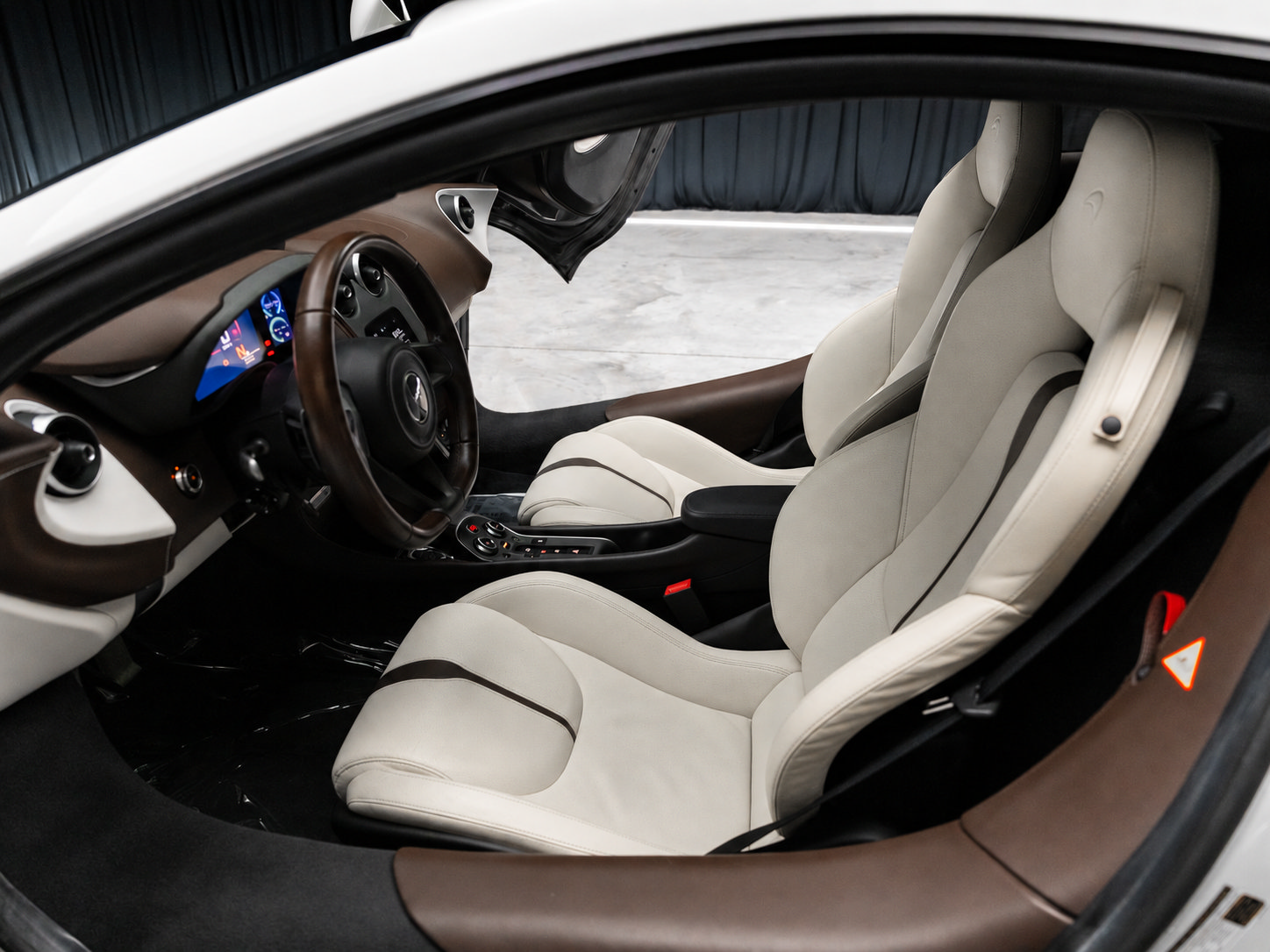 Used 2016 McLaren 570S Coupe RWD image 47