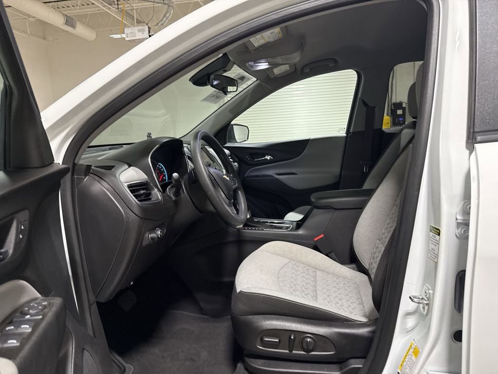 Used 2022 Chevrolet Equinox LS w/ LS Convenience Package image 19