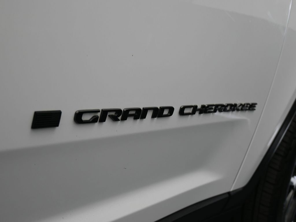 Used 2024 Jeep Grand Cherokee Altitude image 43