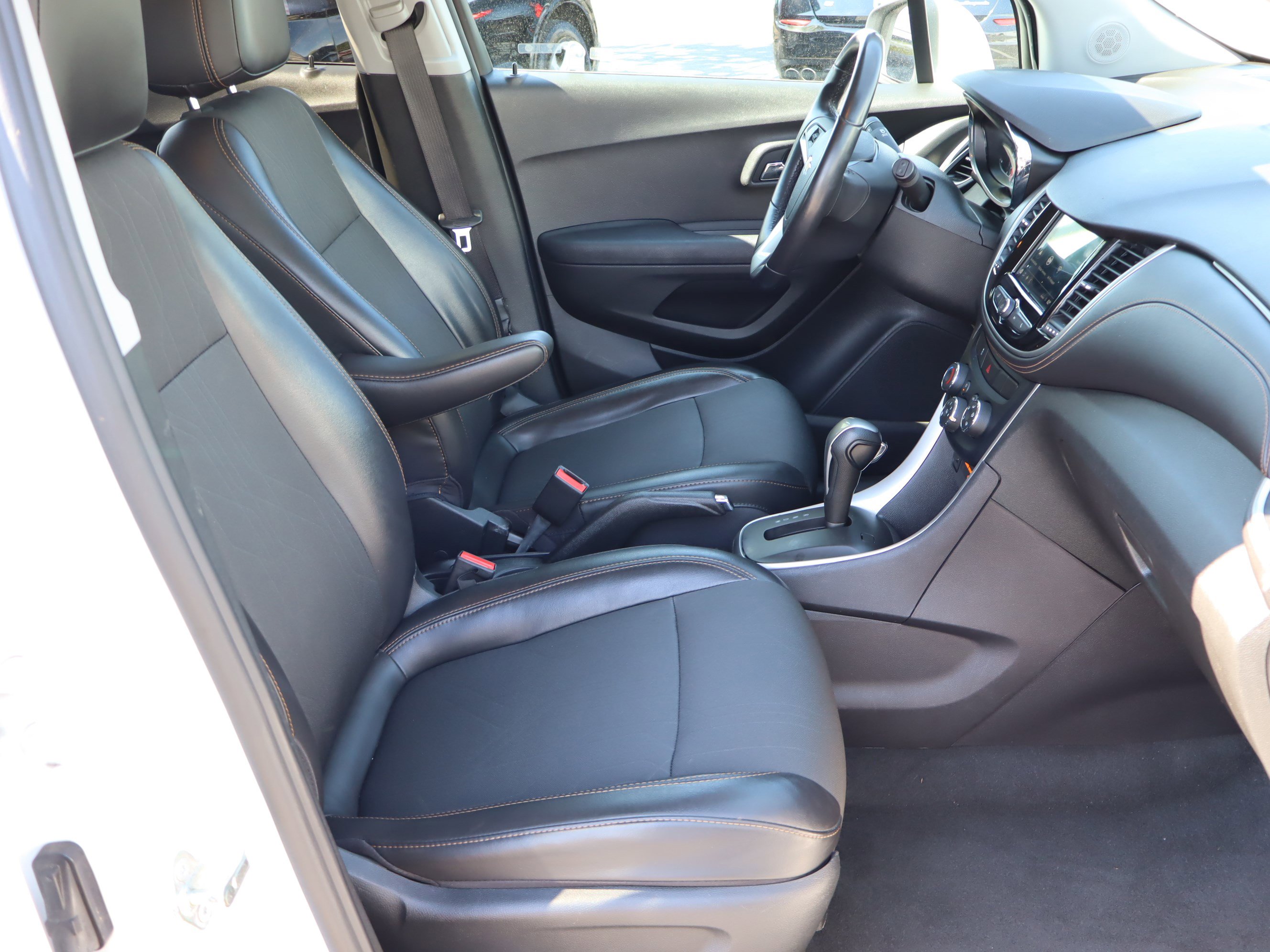 Used 2018 Chevrolet Trax LT w/ LT Convenience Package image 36