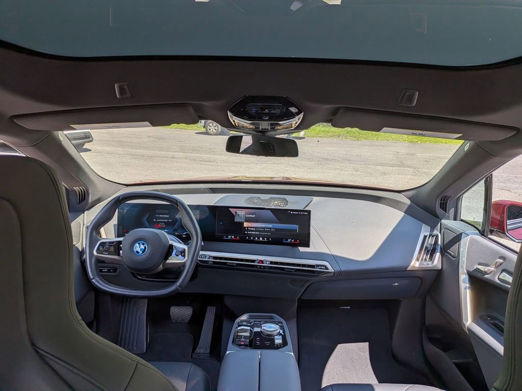 Used 2024 BMW iX xDrive50 w/ Premium Package AWD/4WD image 17
