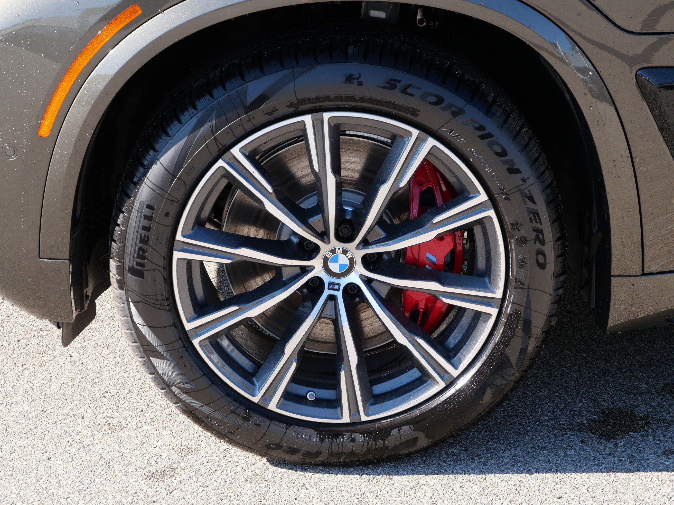 New 2026 BMW X5 xDrive50e w/ M Sport Package AWD/4WD image 4