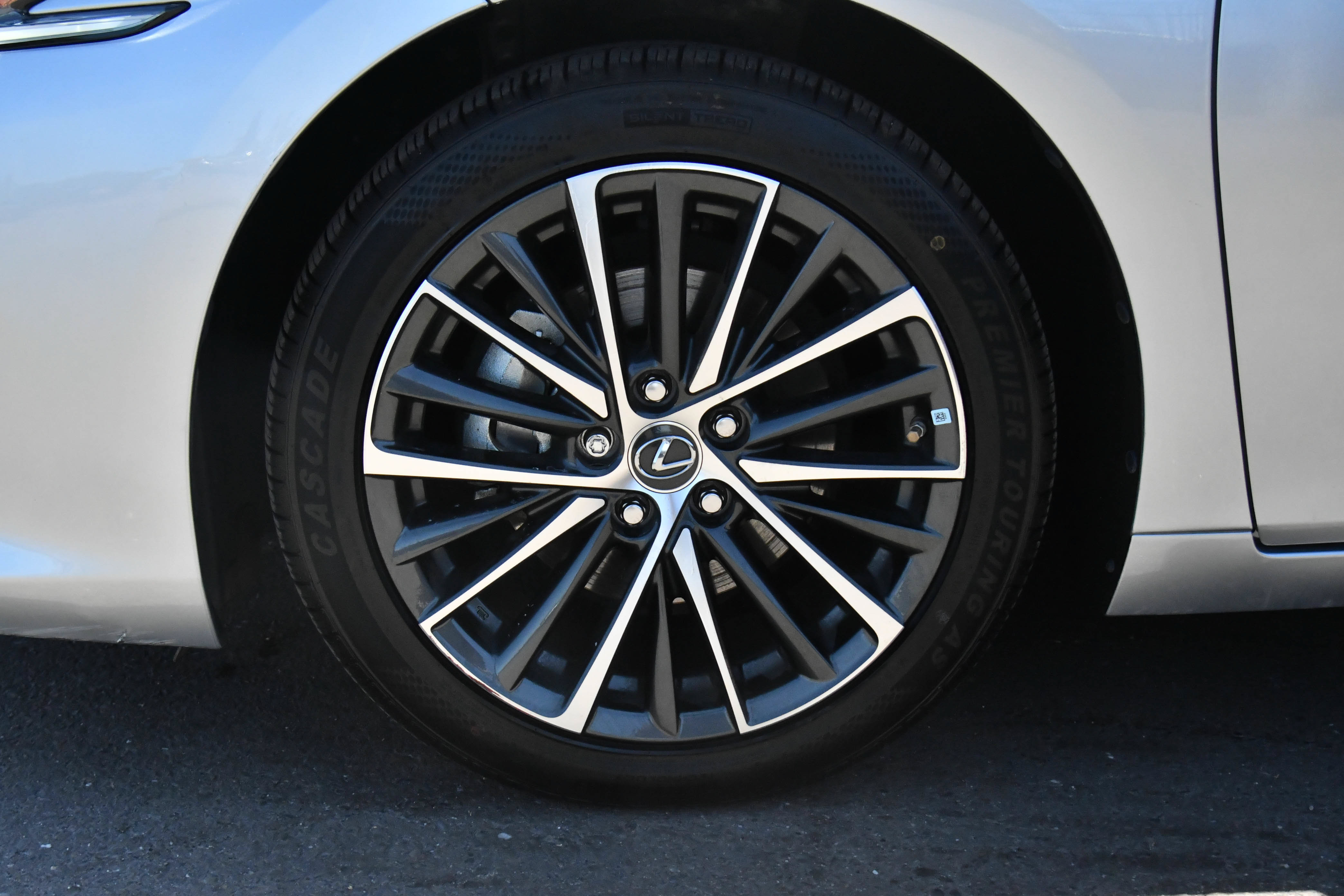 Used 2023 Lexus ES 300h w/ Premium Package FWD image 12