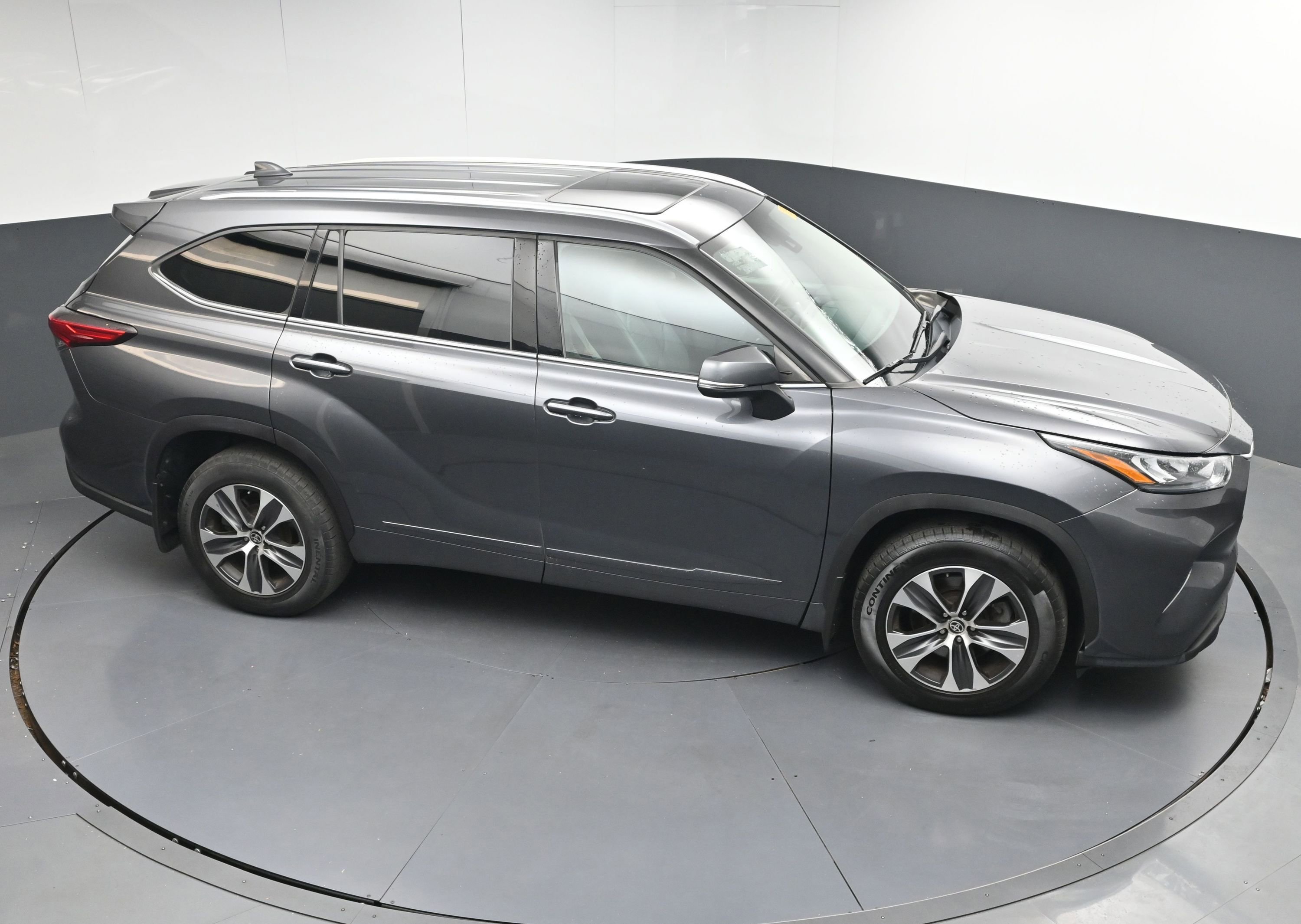 Used 2020 Toyota Highlander XLE image 35