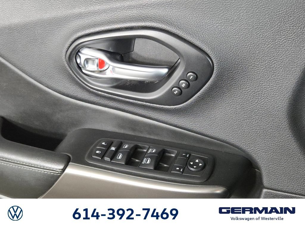 Used 2019 Jeep Cherokee Limited AWD/4WD image 23