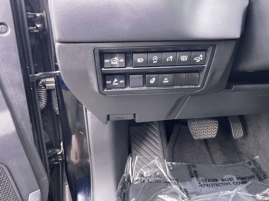 Used 2023 Toyota Tundra Platinum image 32