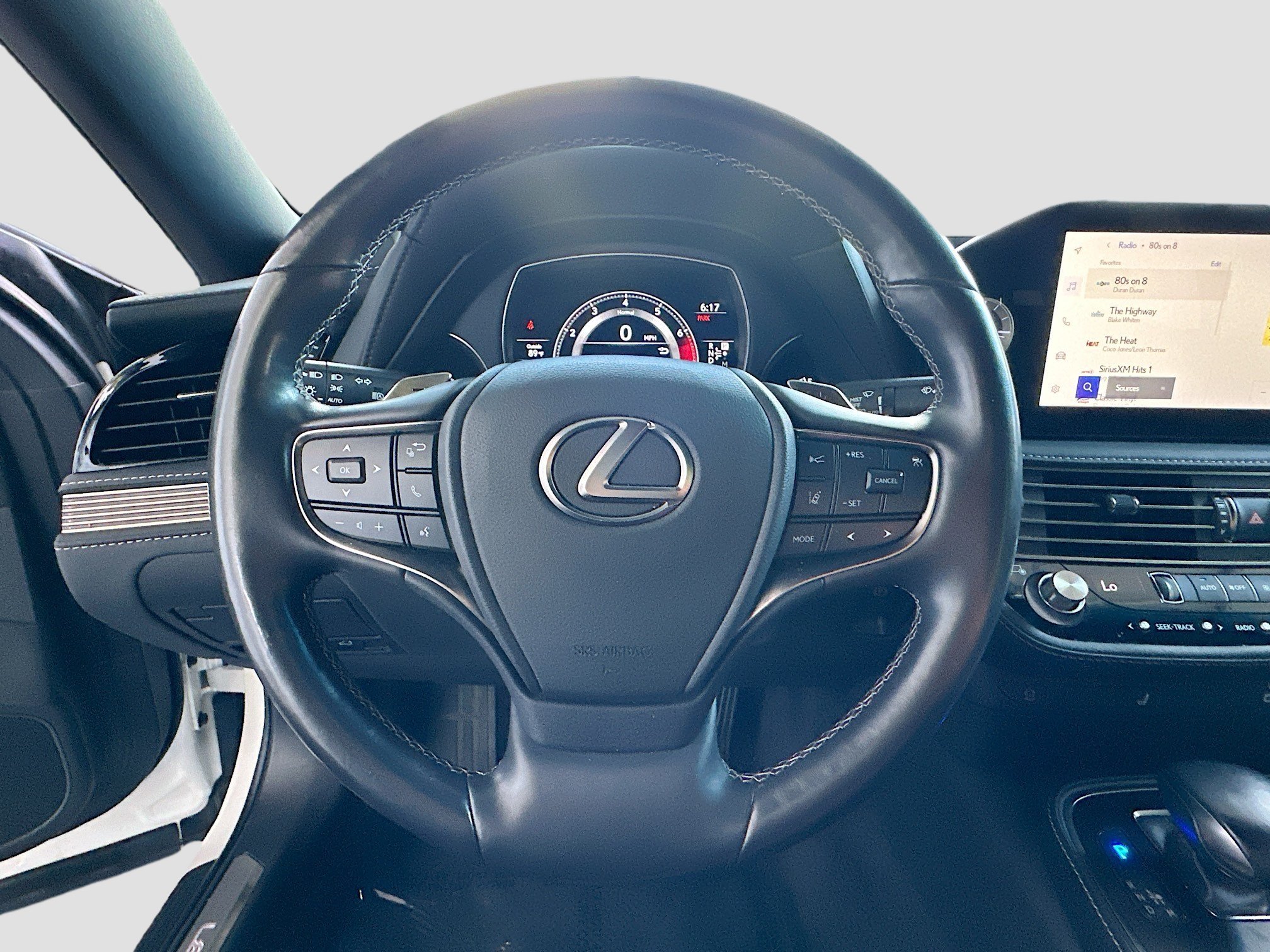 Used 2023 Lexus LS 500 w/ Accessory Package (Z2) RWD image 10