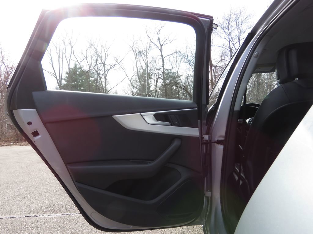 Used 2017 Audi A4 2.0T Premium image 18