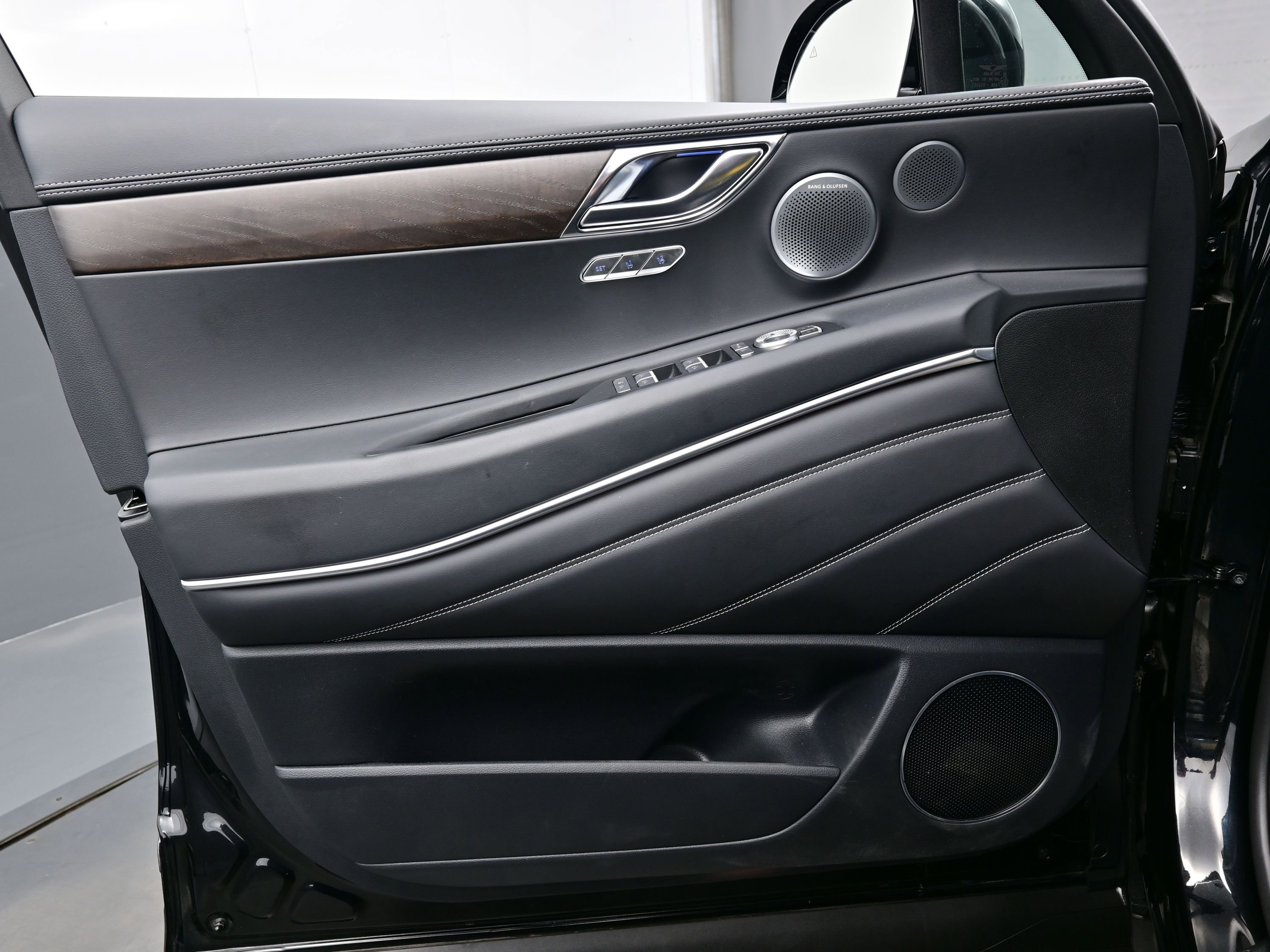 Certified 2025 Genesis GV80 3.5T Prestige image 10