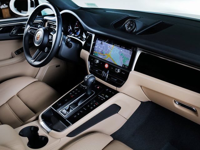 Certified 2026 Porsche Macan AWD/4WD image 14