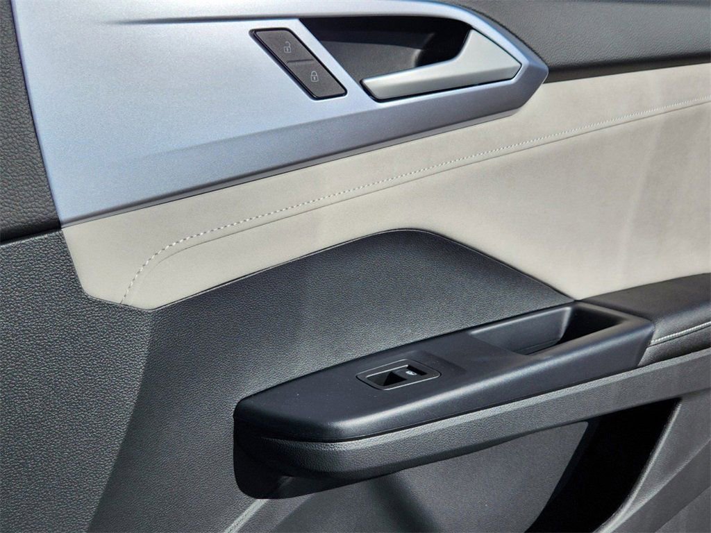 New 2025 Volkswagen Taos SE image 20