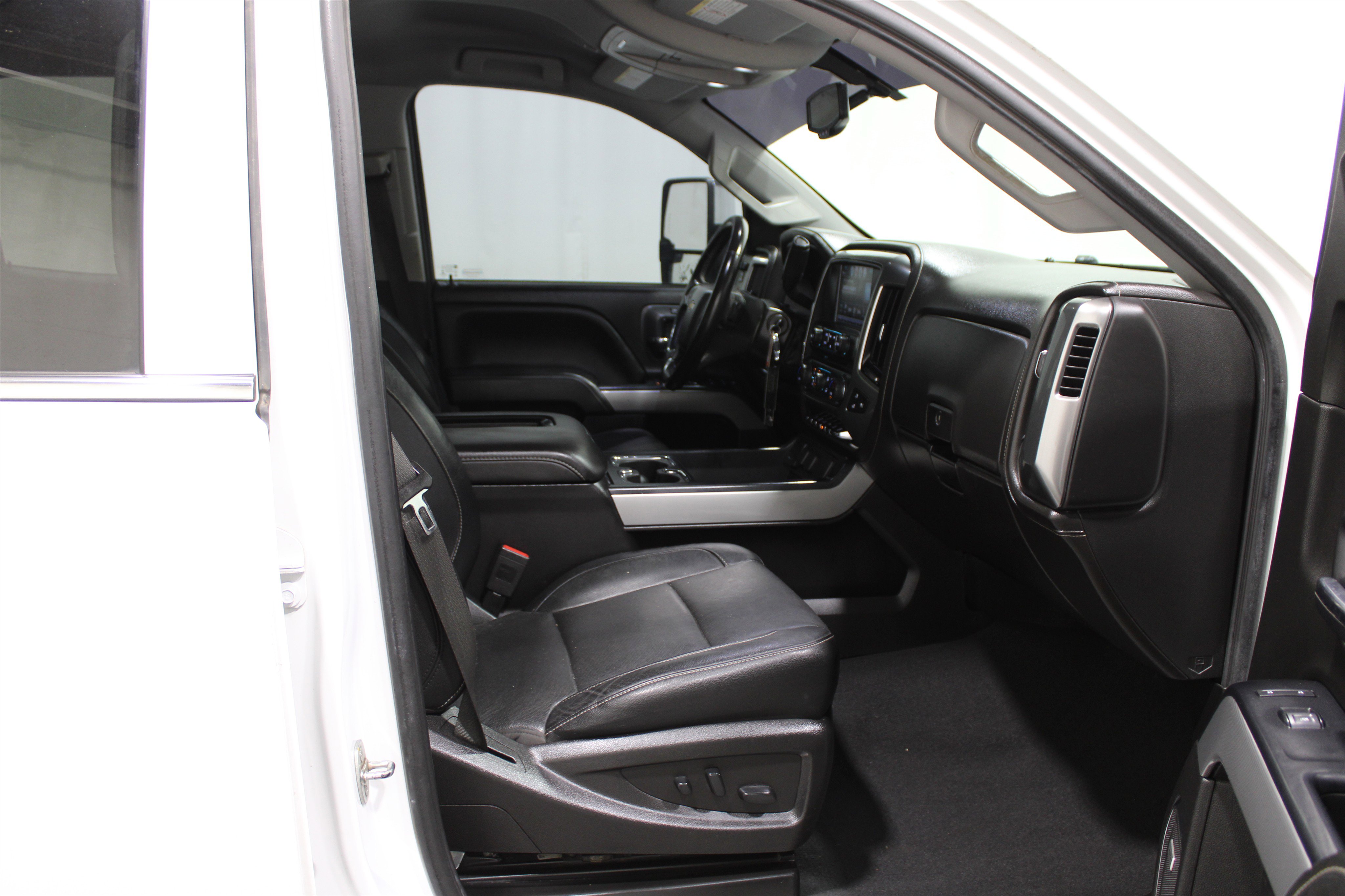 Used 2019 Chevrolet Silverado 2500 LTZ w/ Duramax Plus Package image 29