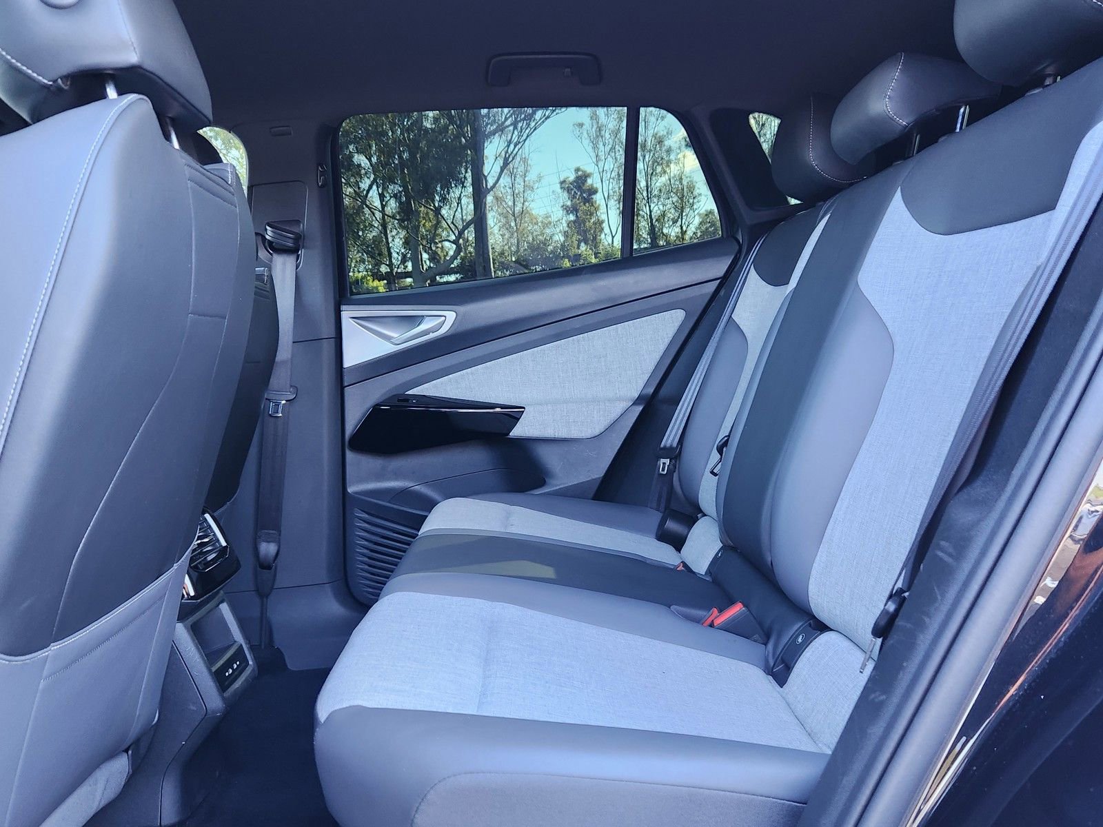 Used 2024 Volkswagen ID.4 Pro image 18