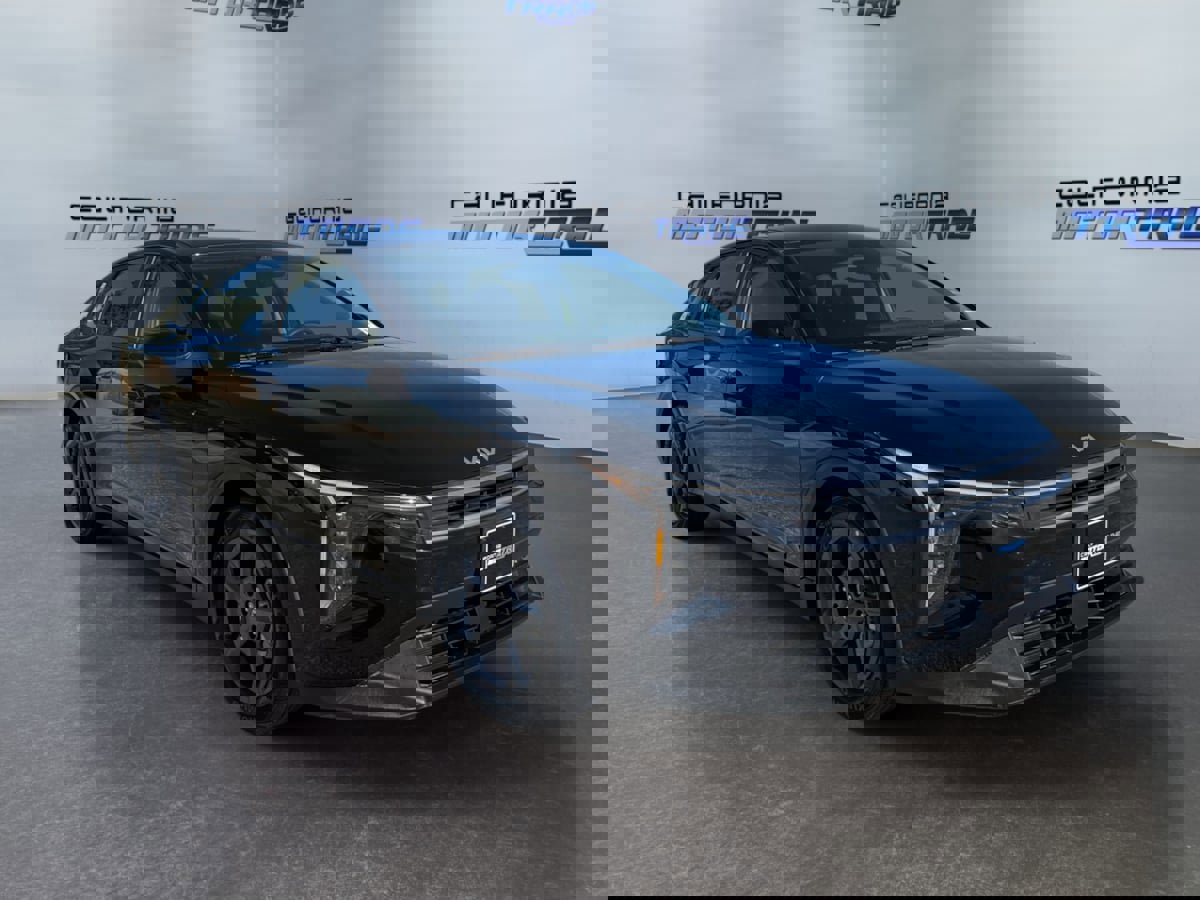 Used 2025 Kia K4 LXS image 3