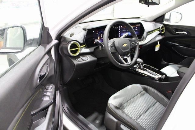 New 2026 Chevrolet Trax LT w/ Sunroof Package image 2